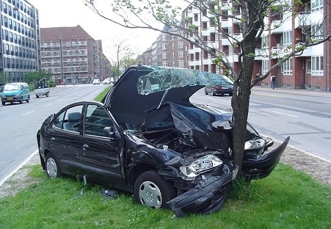 Crash for cash scammers ordered to repay just £1 each