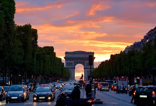 France makes move to lure UK insurers, other firms