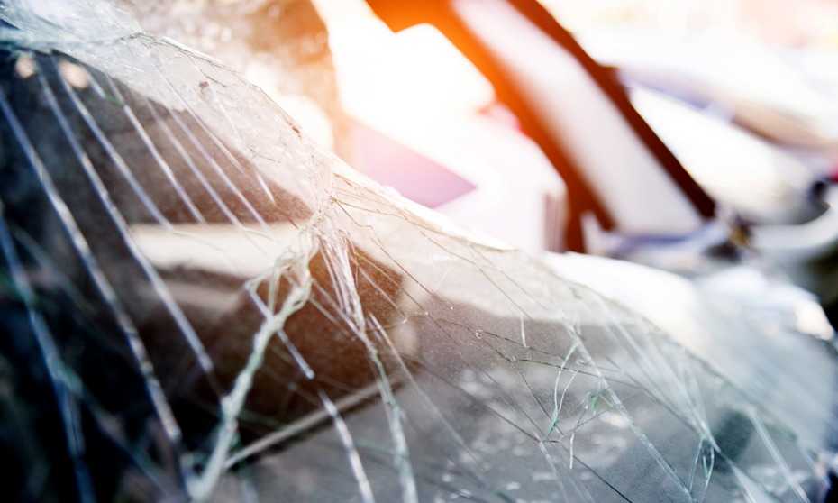 Car crashes through window of Florida insurance agency