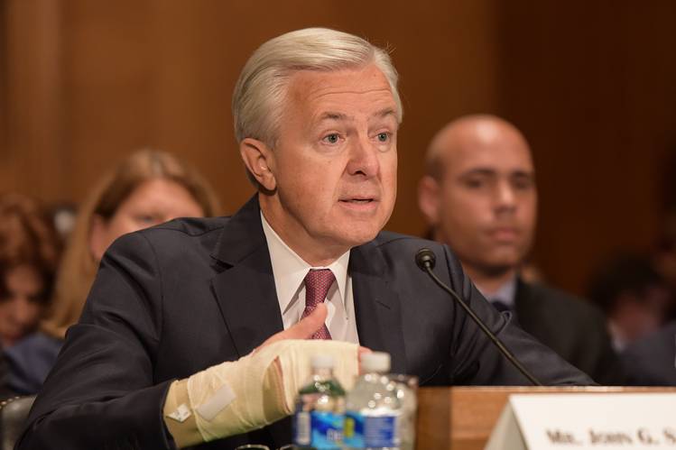 Wells Fargo CEO steps down